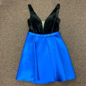 Black and blue short dress